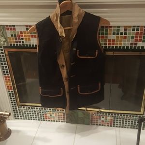 Reverible khaki and black vest